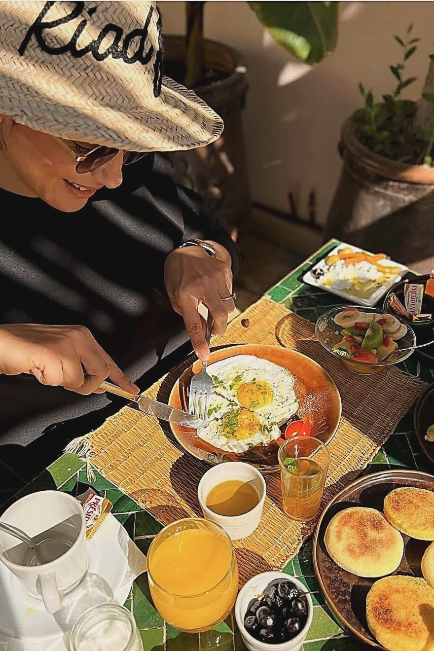 Petit déjeuner sur la terrasse